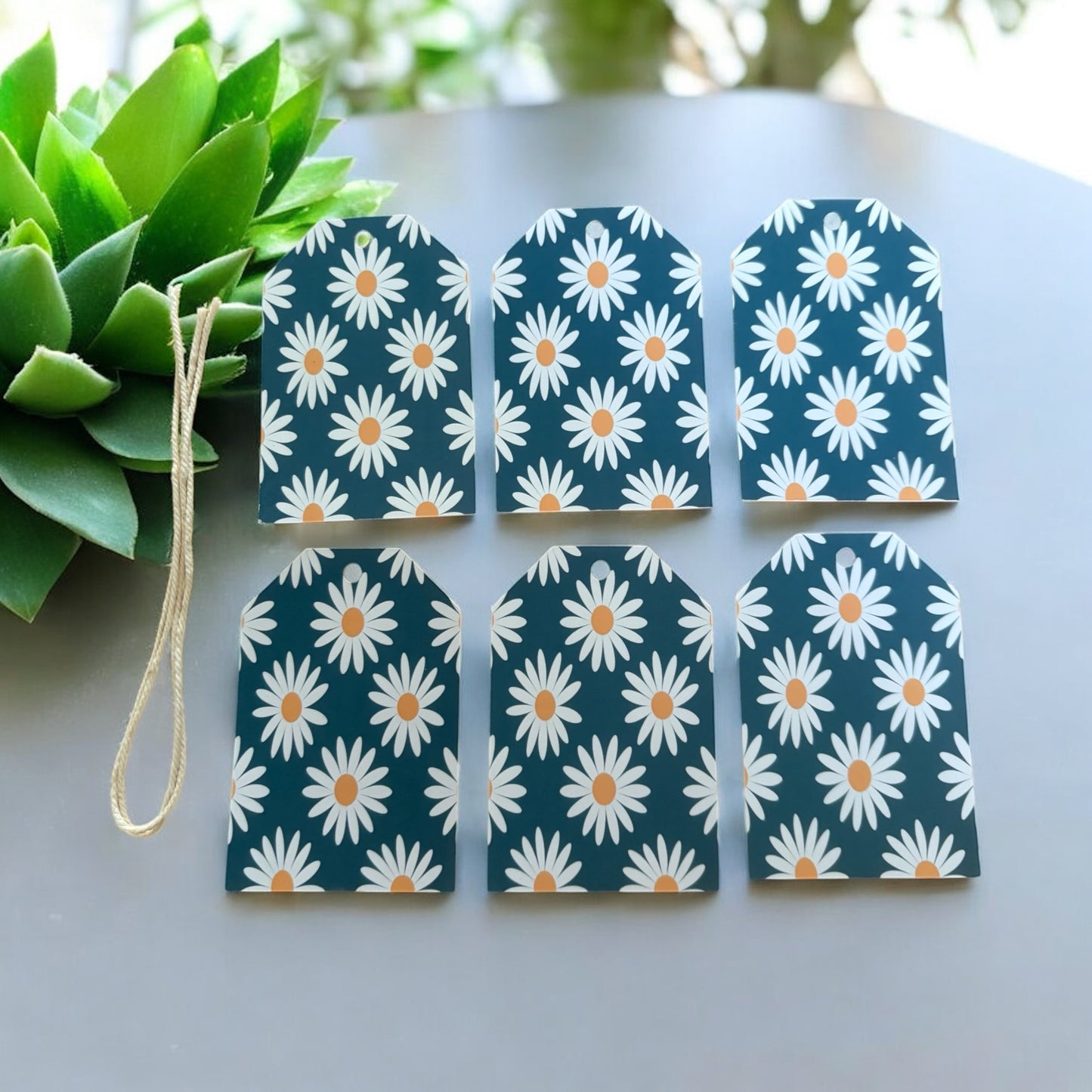 12 X White & Yellow Daisies Gift Tags, Gift Wrapping, Luggage Tags, Card Making