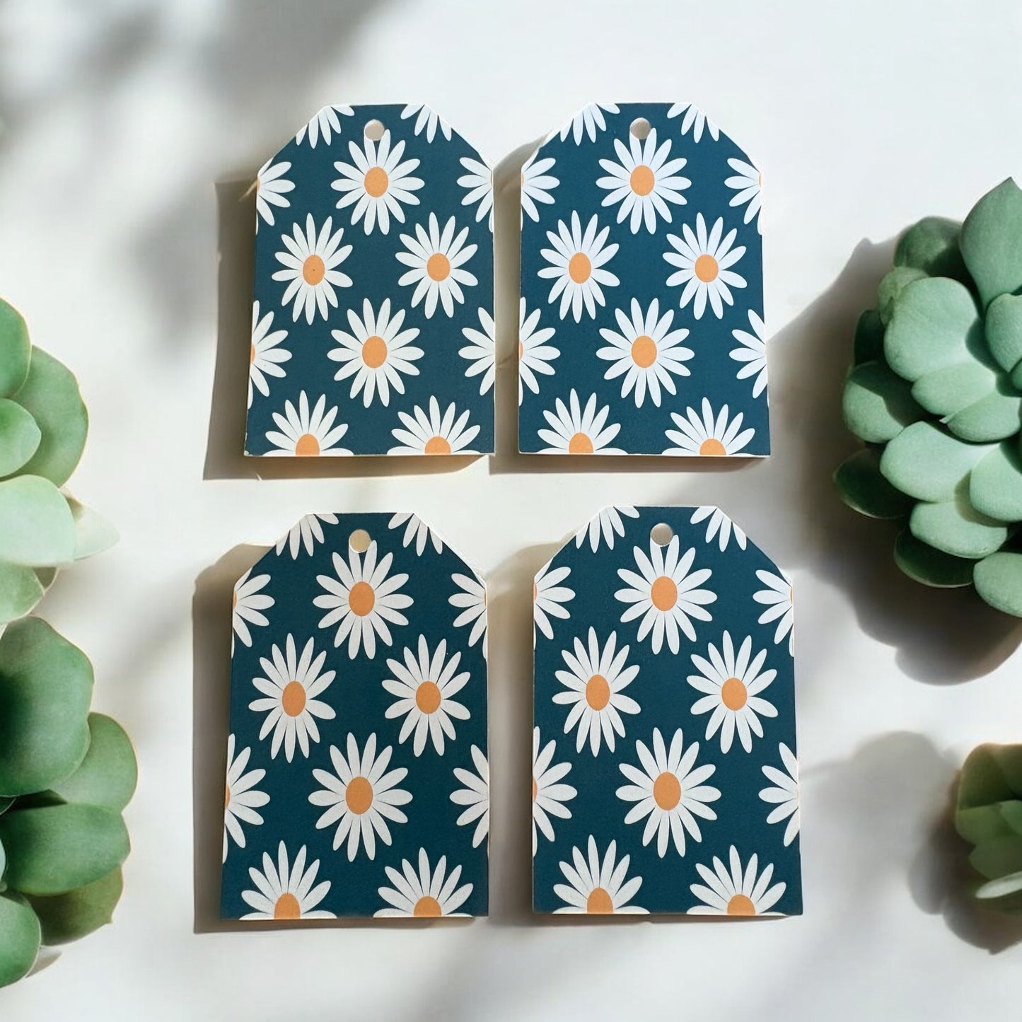 12 X White & Yellow Daisies Gift Tags, Gift Wrapping, Luggage Tags, Card Making