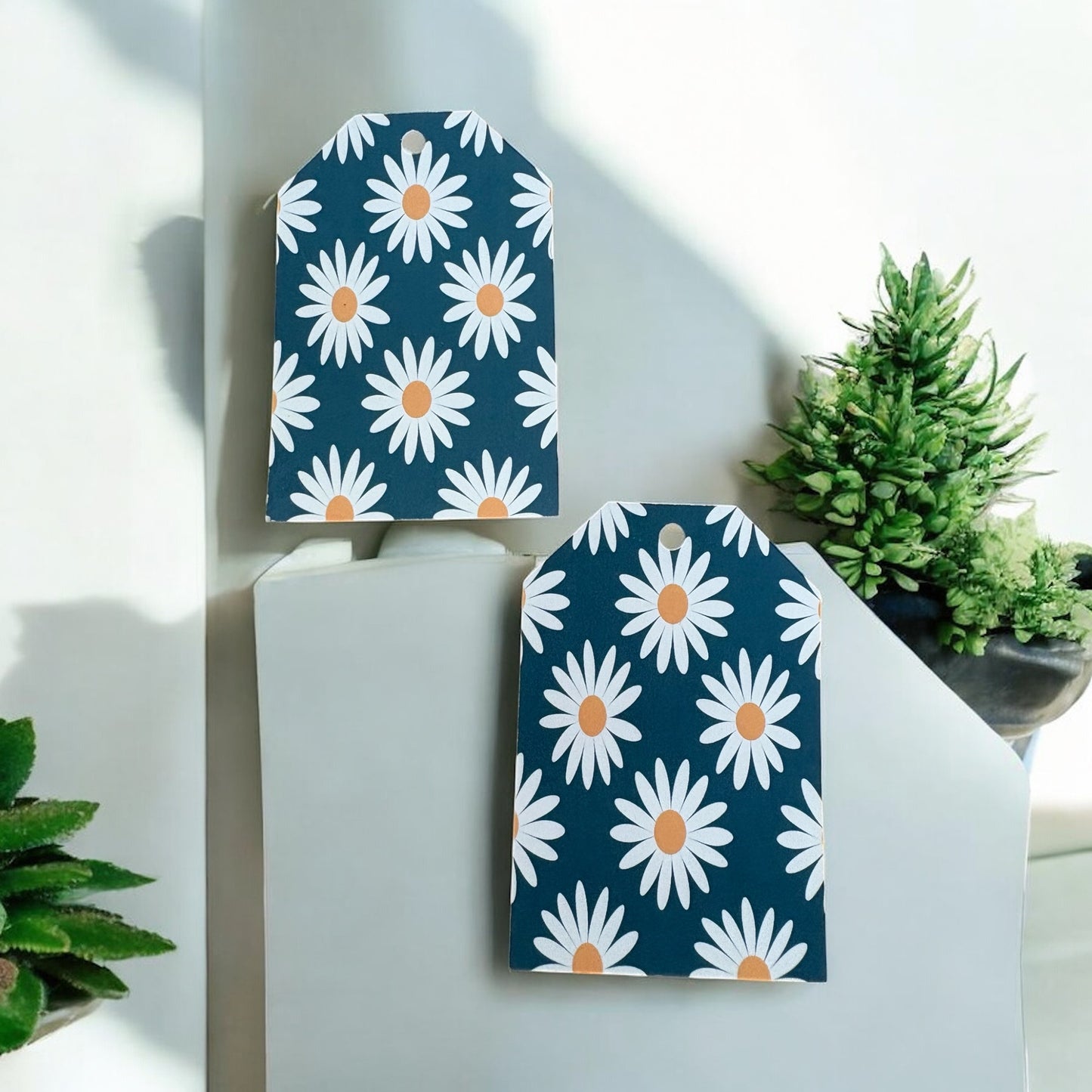 12 X White & Yellow Daisies Gift Tags, Gift Wrapping, Luggage Tags, Card Making